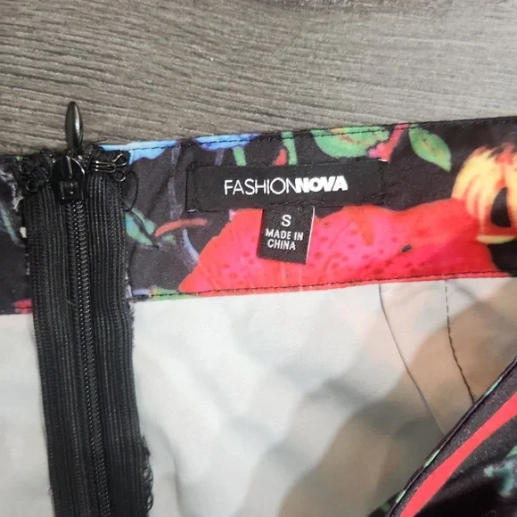 Fashion Nova Black Floral 2 piece pants  with crop top size S - Picture 7 of 11